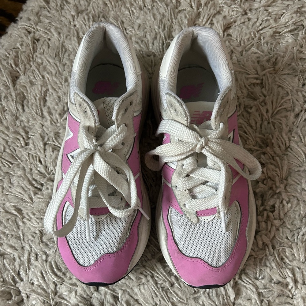 New Balance White and Pink Women's Sneakers